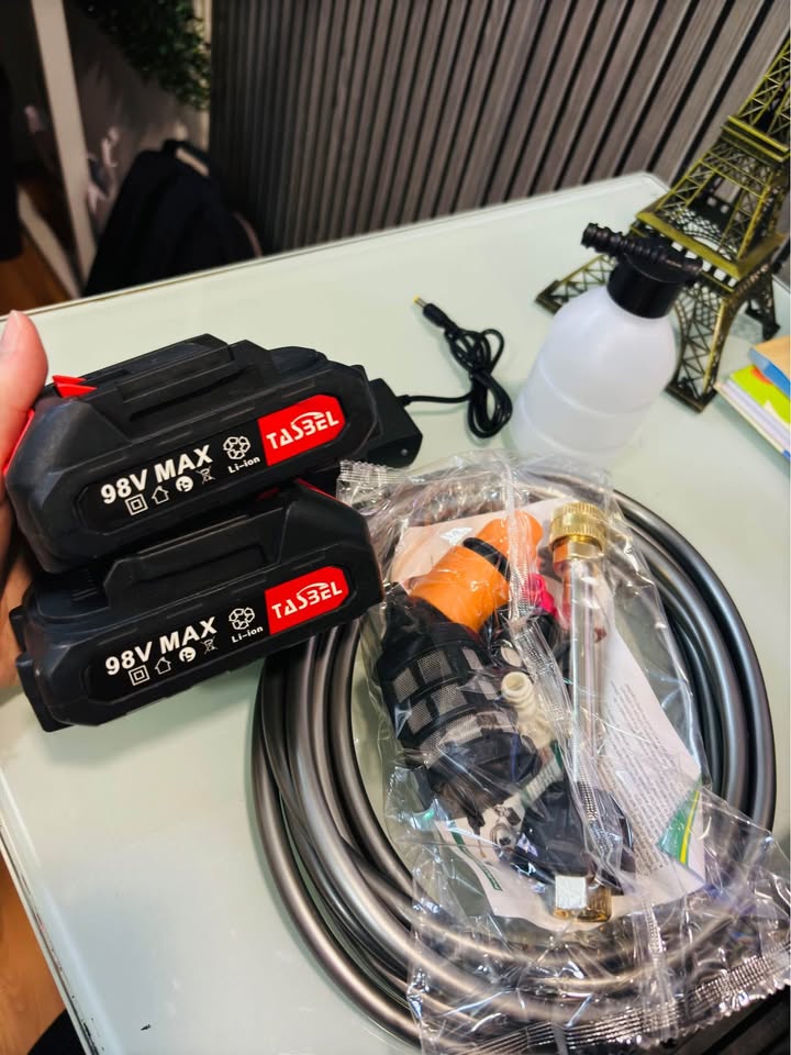 HIDROLAVADORA PORTATIL + 2 BATERIAS 98v + EXTRAS